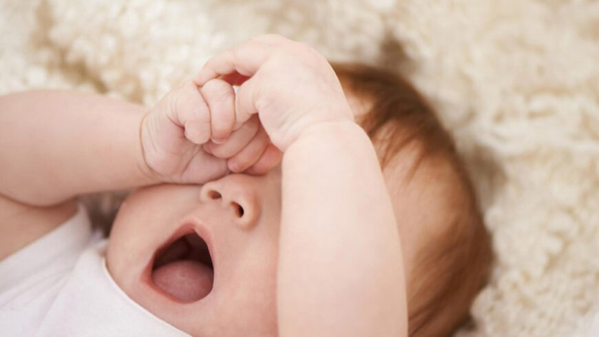 Reconnaître les signes de fatigue de bébé